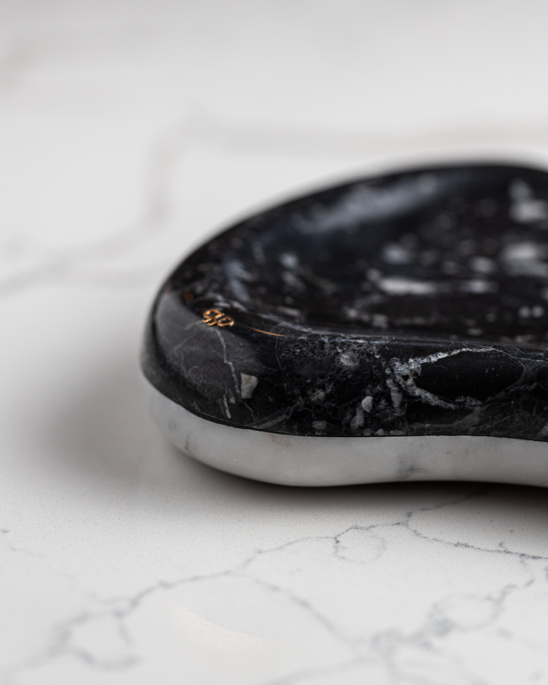 Adorno Le Iris - Nero Marquina & Carrara