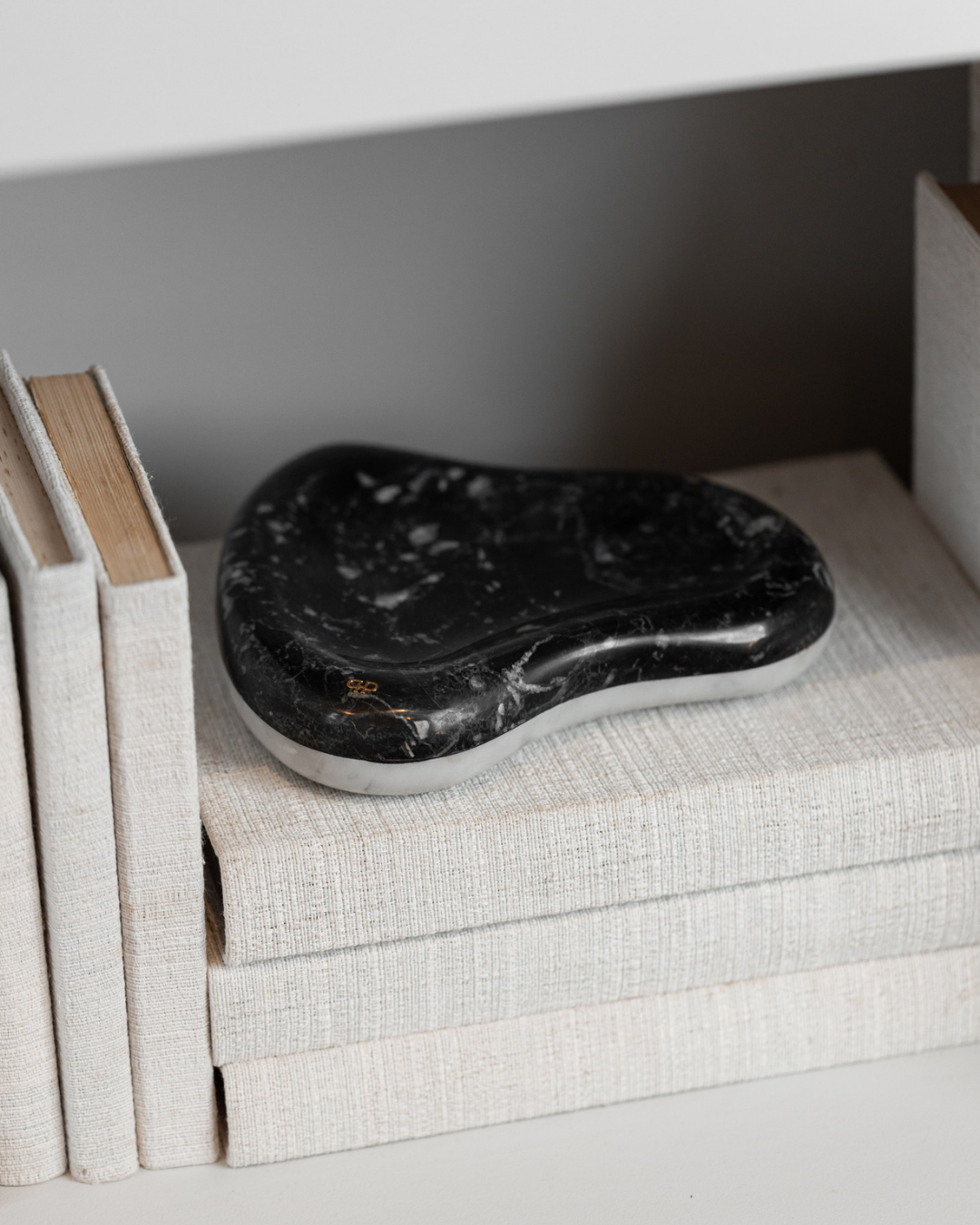 Adorno Le Iris - Nero Marquina & Carrara
