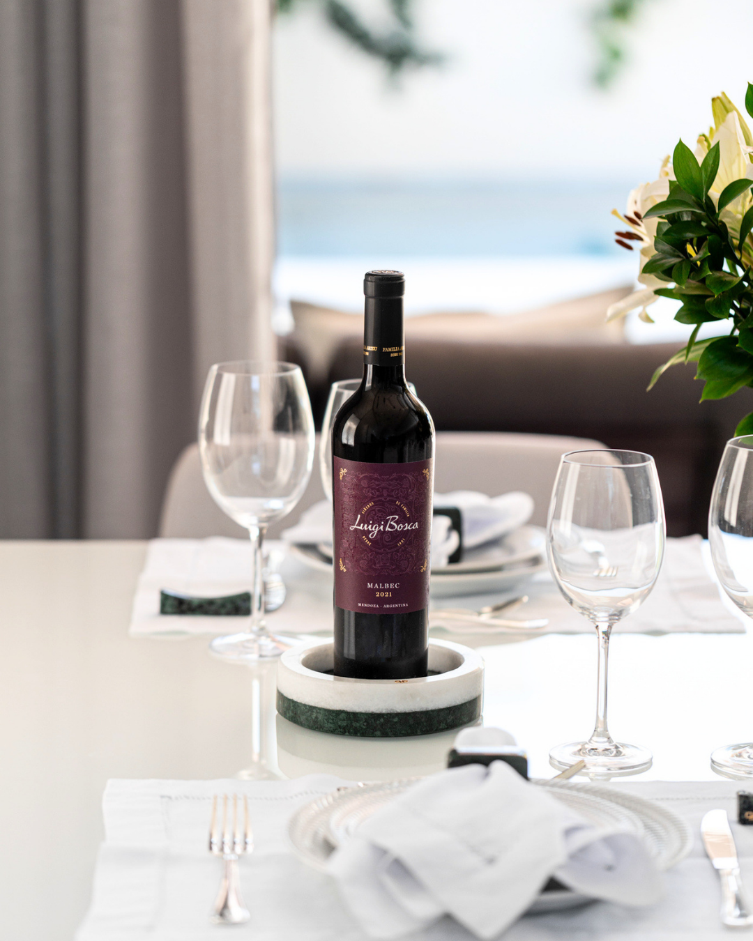 Porta-Vinho de Mesa - Verde Guatemala & Branco Paraná