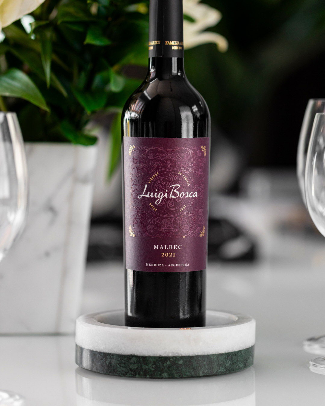 Porta-Vinho de Mesa - Verde Guatemala & Branco Paraná